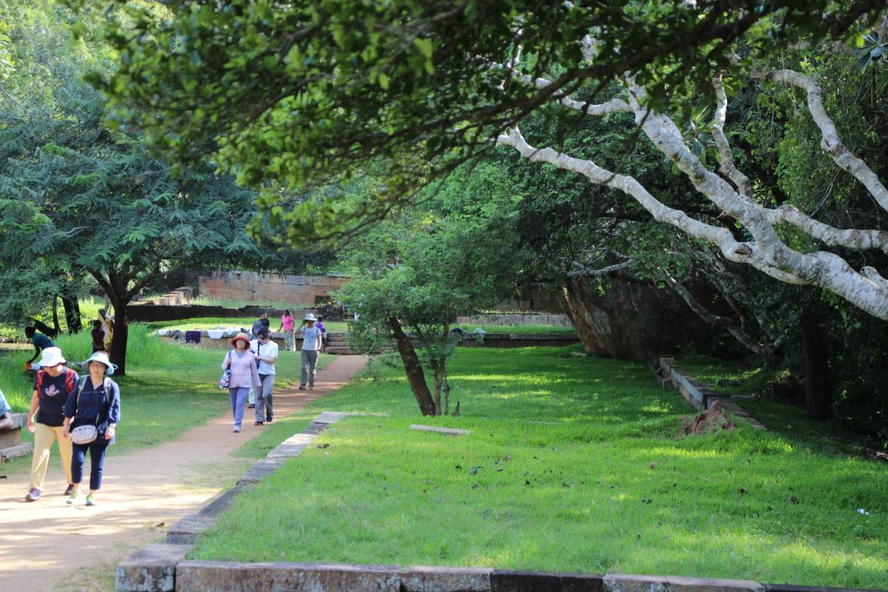 Miheen Hotel & Resort - Anuradhapura Mihintale Exterior foto